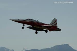 F-5 Tiger Landing